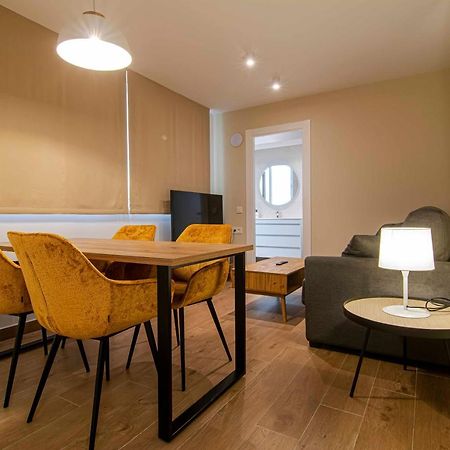 Apartamentos 1 Abril Μάλαγα Εξωτερικό φωτογραφία