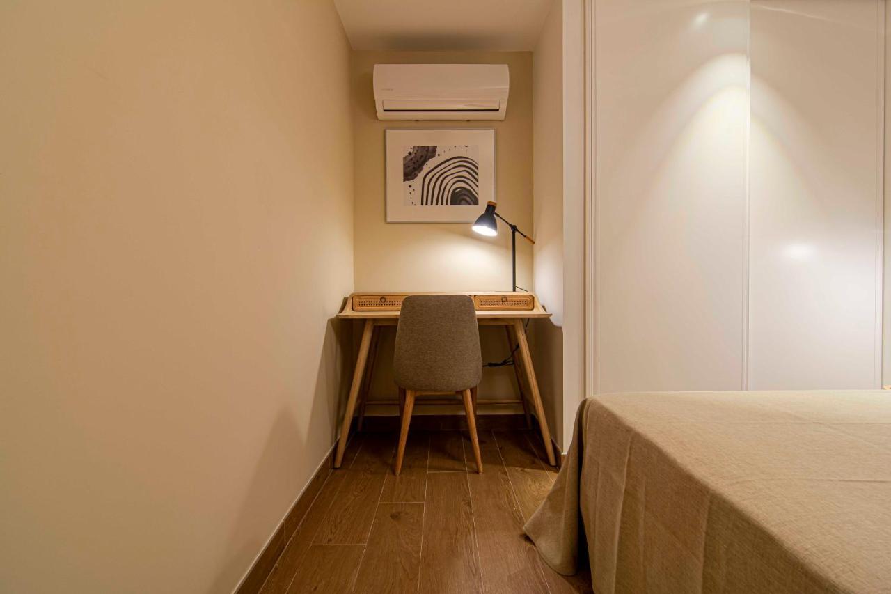 Apartamentos 1 Abril Μάλαγα Εξωτερικό φωτογραφία