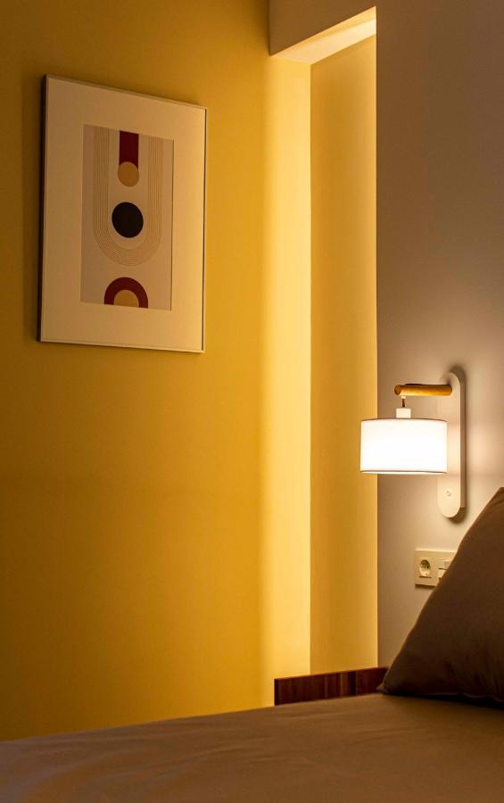Apartamentos 1 Abril Μάλαγα Εξωτερικό φωτογραφία