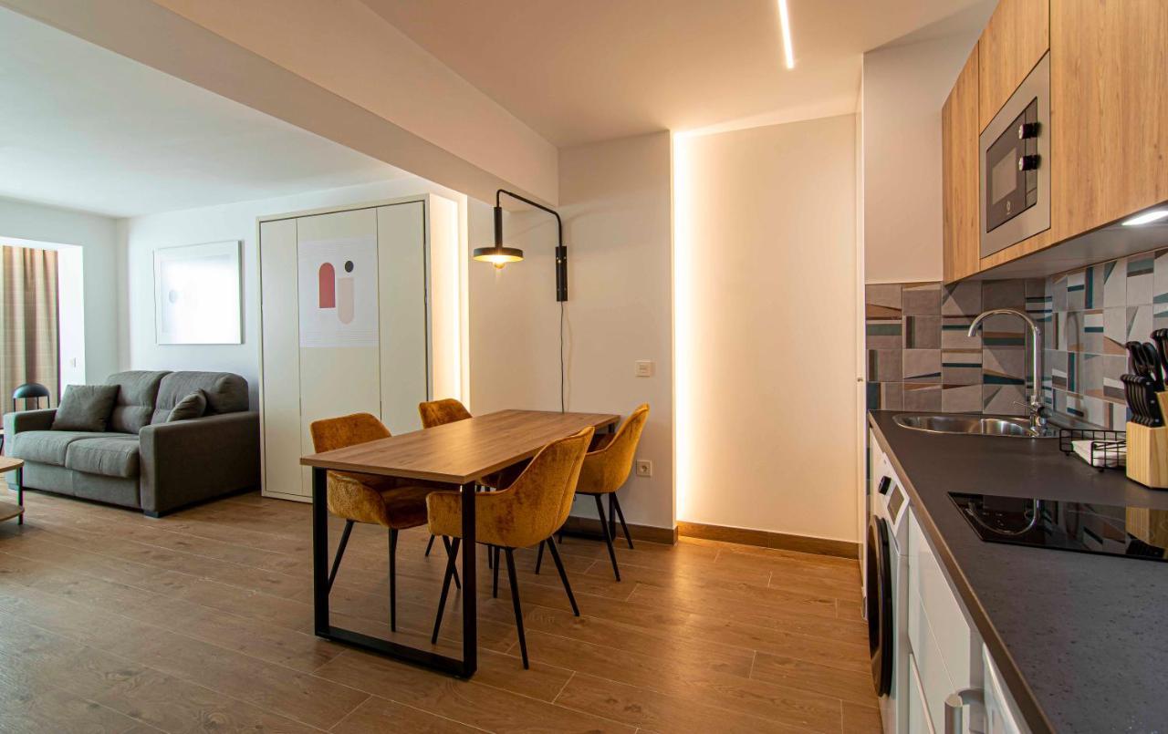 Apartamentos 1 Abril Μάλαγα Εξωτερικό φωτογραφία