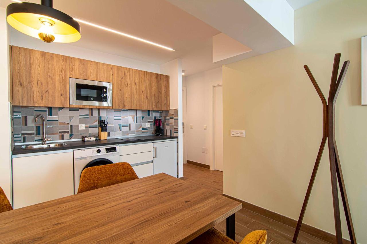 Apartamentos 1 Abril Μάλαγα Εξωτερικό φωτογραφία