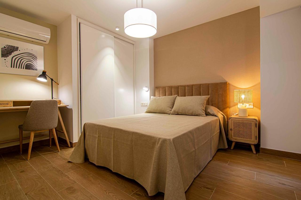 Apartamentos 1 Abril Μάλαγα Εξωτερικό φωτογραφία