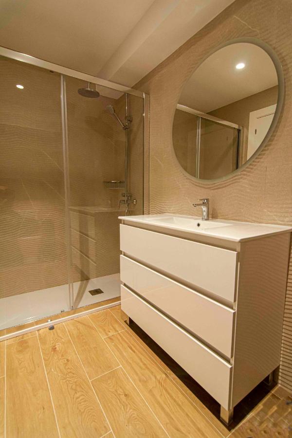Apartamentos 1 Abril Μάλαγα Εξωτερικό φωτογραφία