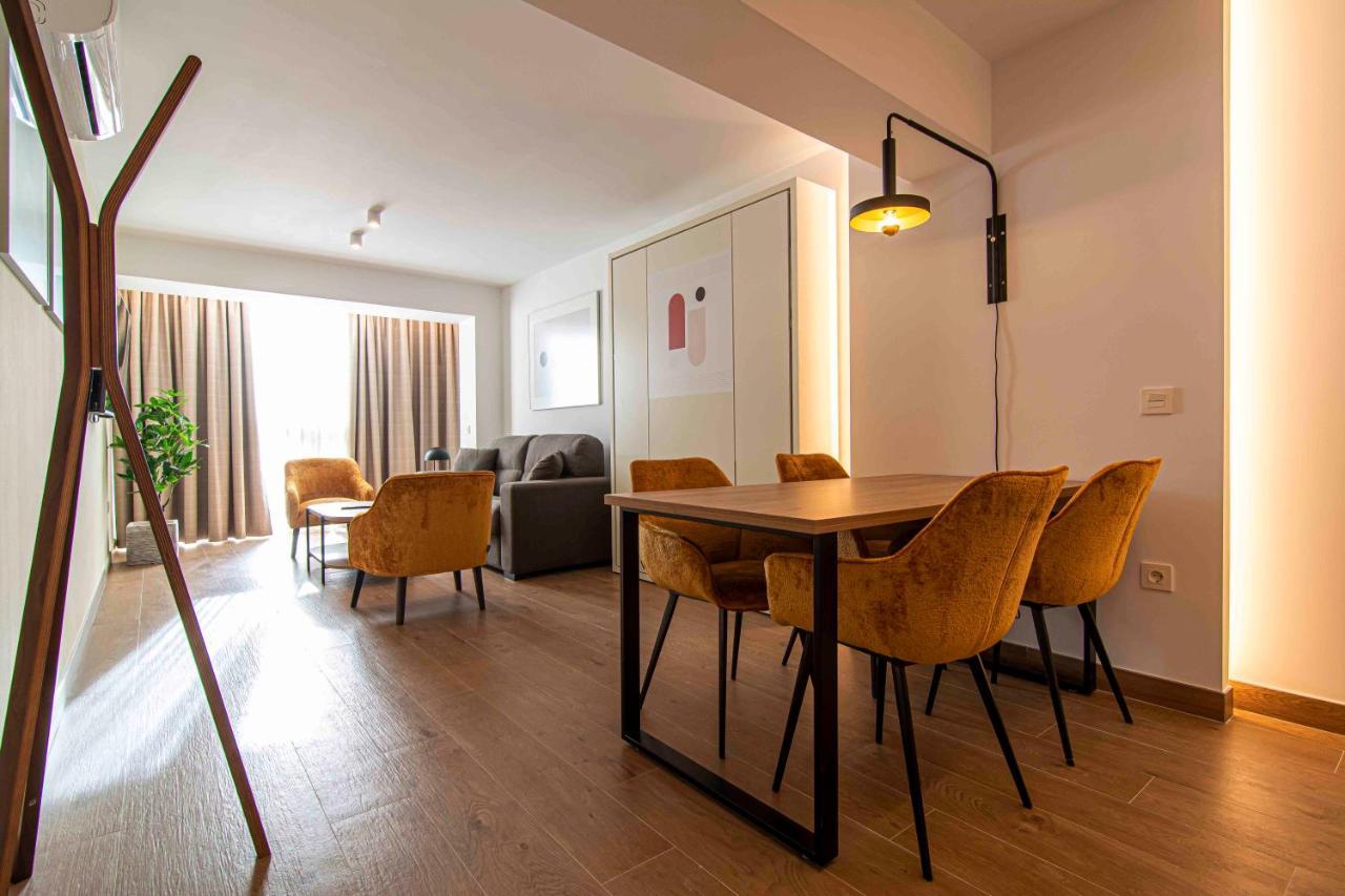 Apartamentos 1 Abril Μάλαγα Εξωτερικό φωτογραφία