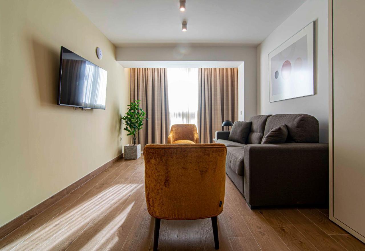 Apartamentos 1 Abril Μάλαγα Εξωτερικό φωτογραφία