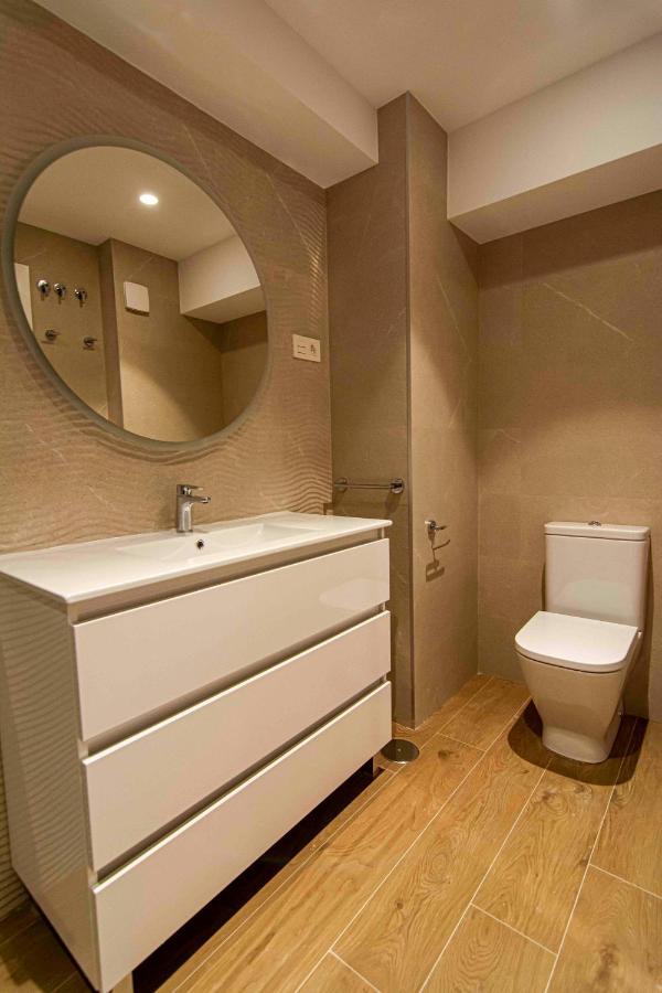 Apartamentos 1 Abril Μάλαγα Εξωτερικό φωτογραφία