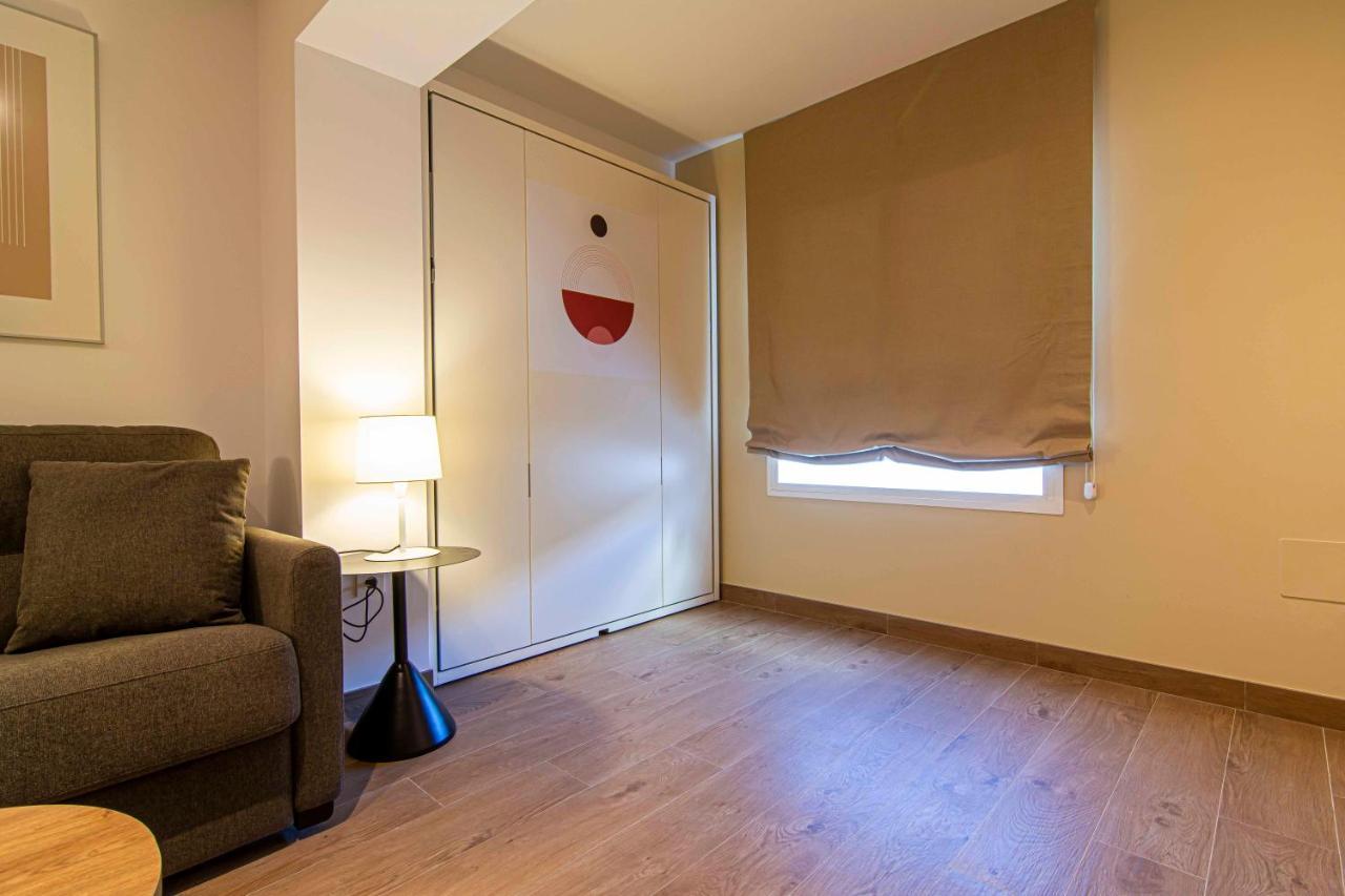 Apartamentos 1 Abril Μάλαγα Εξωτερικό φωτογραφία