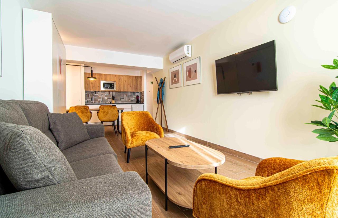Apartamentos 1 Abril Μάλαγα Εξωτερικό φωτογραφία