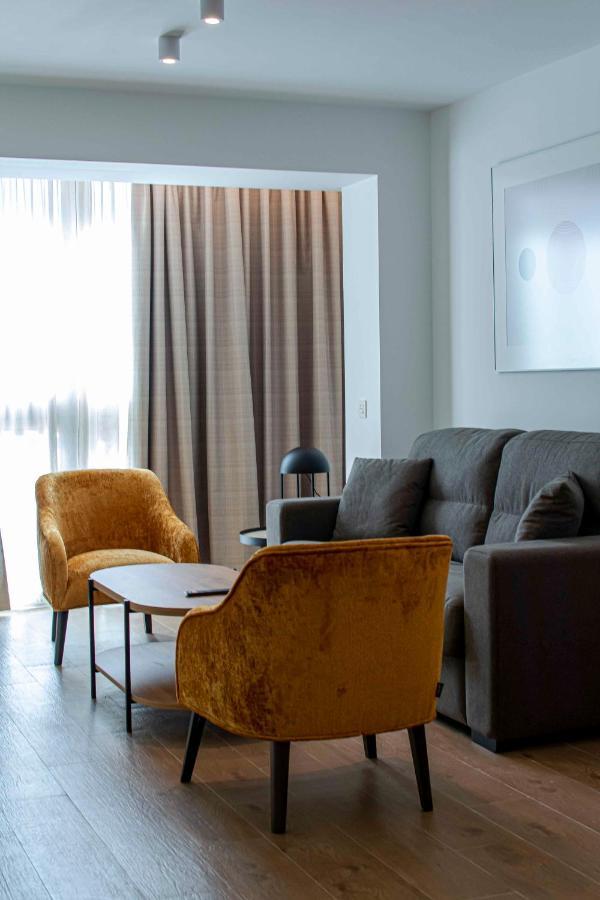 Apartamentos 1 Abril Μάλαγα Εξωτερικό φωτογραφία