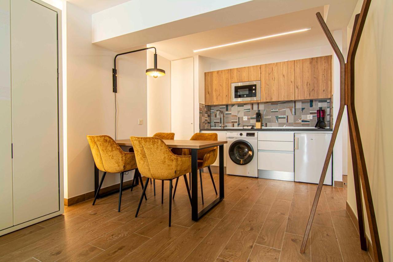 Apartamentos 1 Abril Μάλαγα Εξωτερικό φωτογραφία